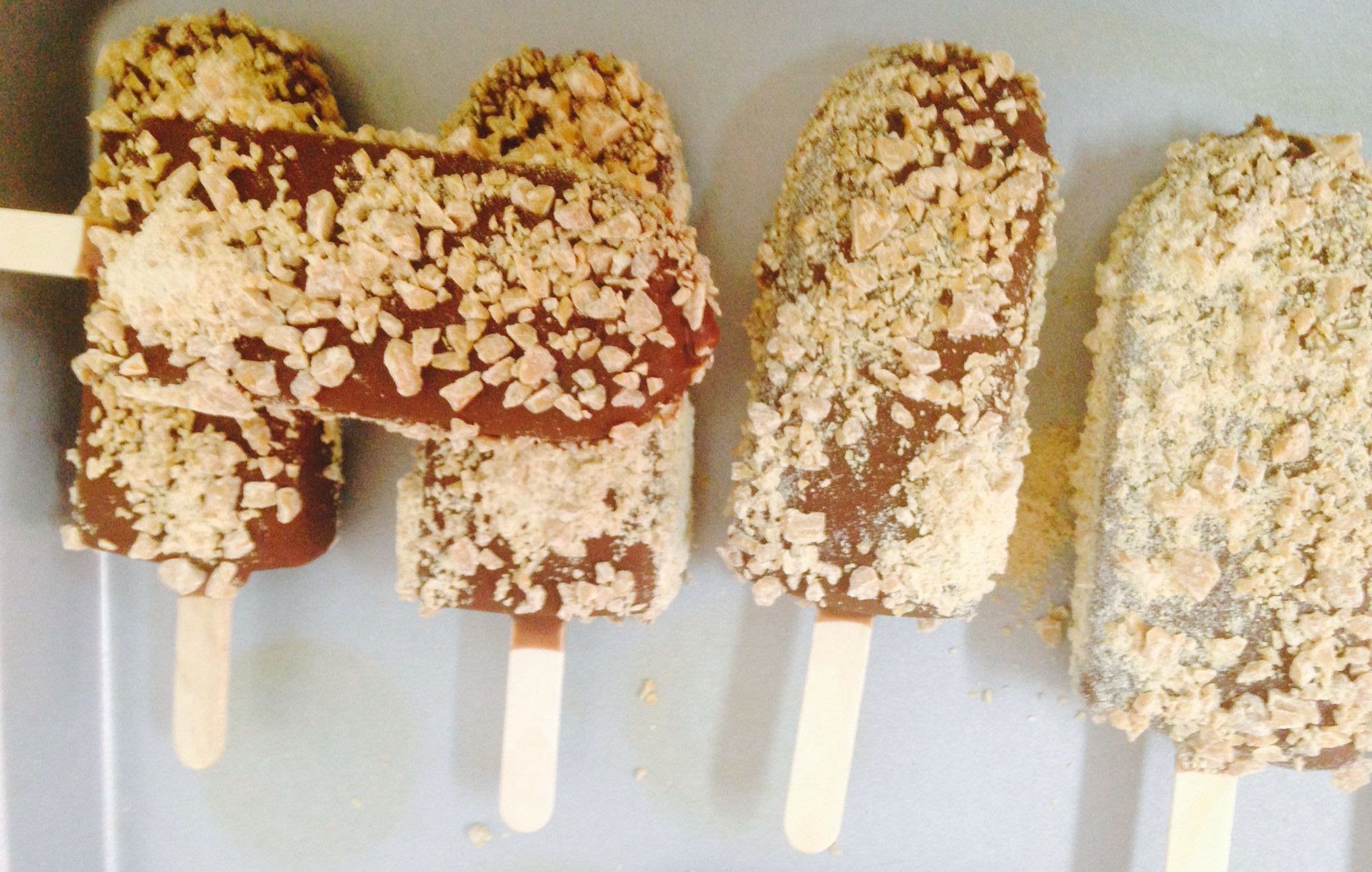 Paletas de fresa cubiertas de crema de cacahuate de  Kcal - Receta  fácil en la app Avena