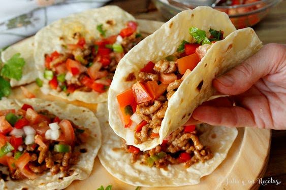 Tacos de pollo con pico de gallo y frijoles cocidos de 295 Kcal