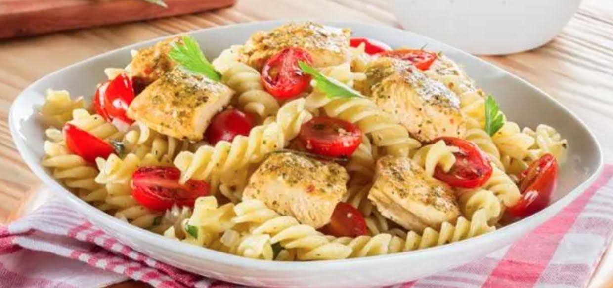 Pasta con pollo de 173.2 Kcal