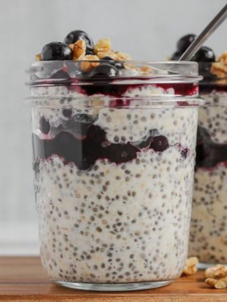 Chia overnight de moras de 441 Kcal