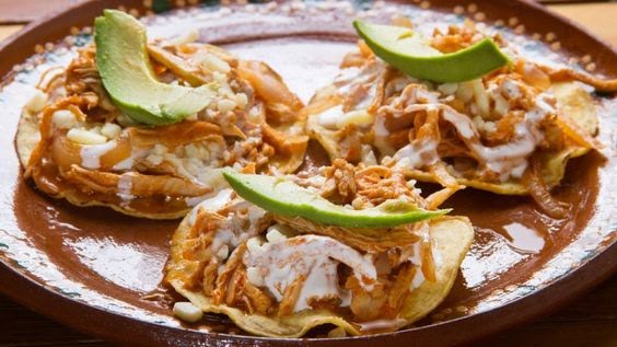 Tostadas de tinga de pollo de 196 Kcal