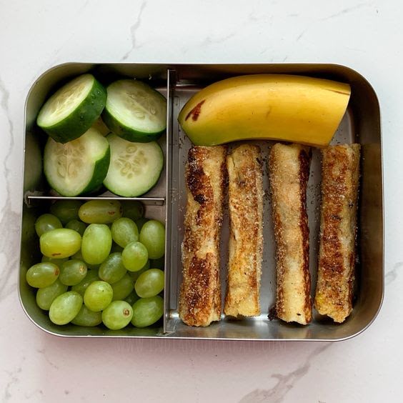 Lunchbox con rollitos de pan francés