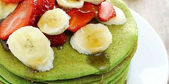 Hotcakes de espinacas y plátano de 312 Kcal