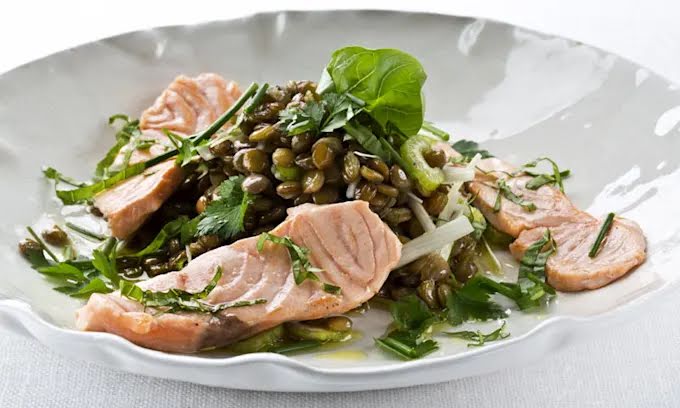 Ensalada de salmón con lentejas