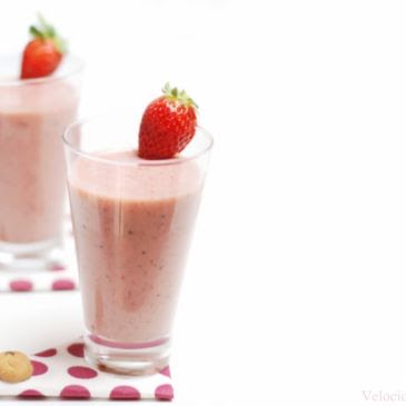 Smoothie de fresas con leche de soja y tofu cremoso de 250 Kcal