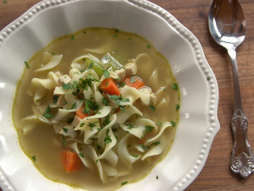 Caldo de pollo y fideo de 311 Kcal