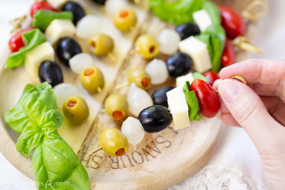 Brochetas de aceituna y queso de 127 Kcal