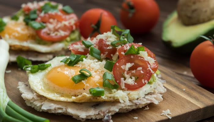 Tostadas de huevo estrellado de 387 Kcal