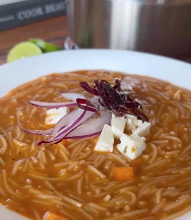 Sopa de fideos con panela