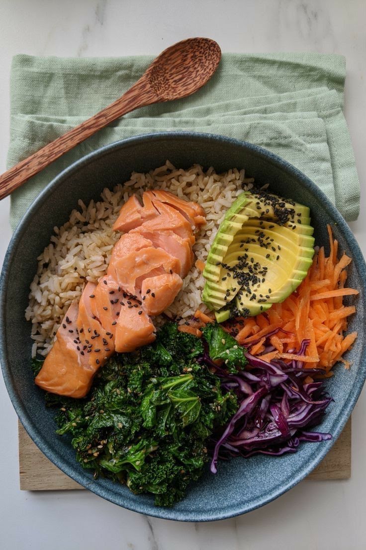 Poke bowl de salmón por Avena Salud - Receta fácil en la app para  nutriólogos Avena