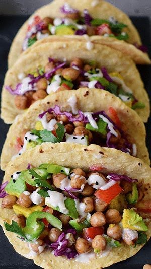 Tacos de frijoles con espinacas de 324.2 Kcal