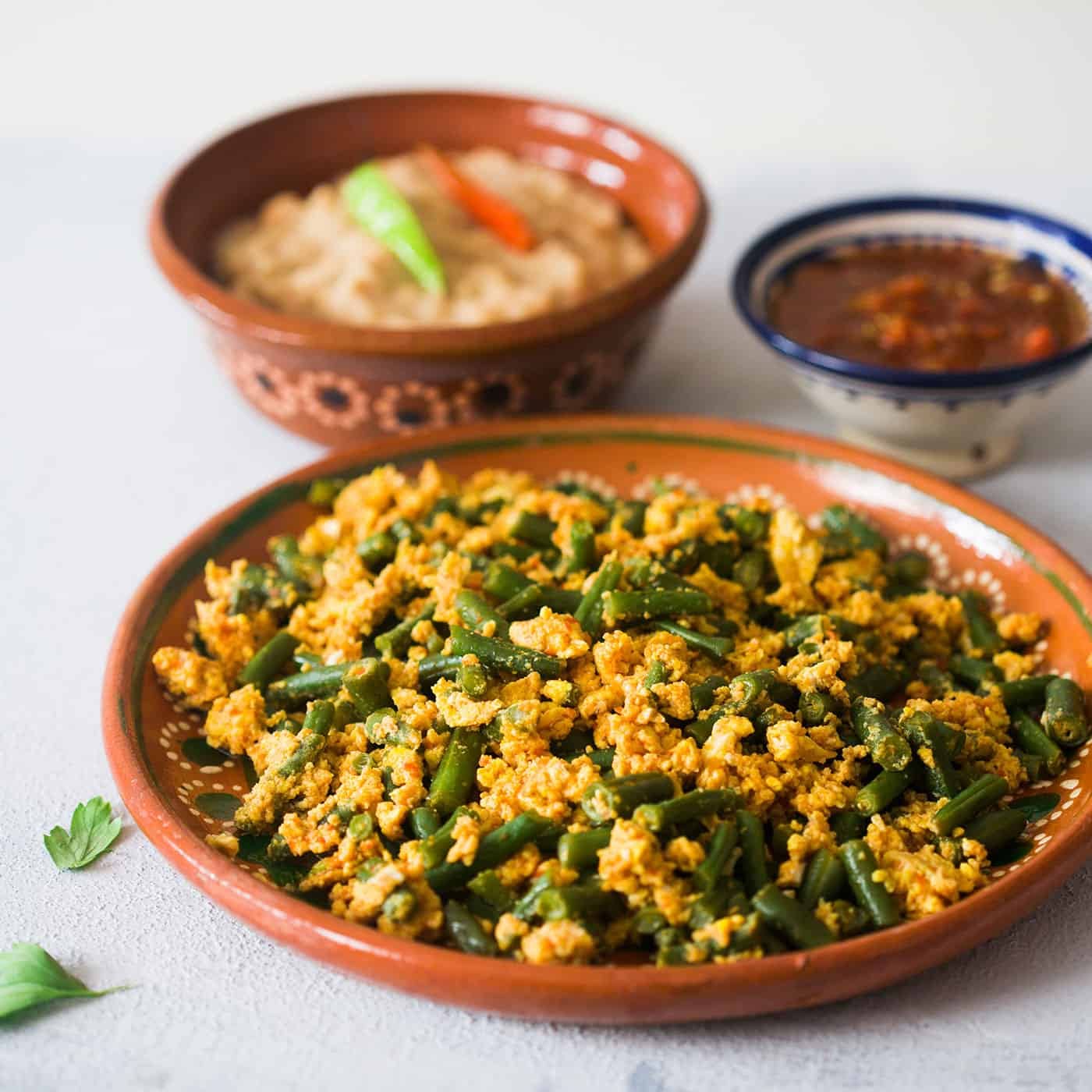 Huevos con ejotes y frijoles