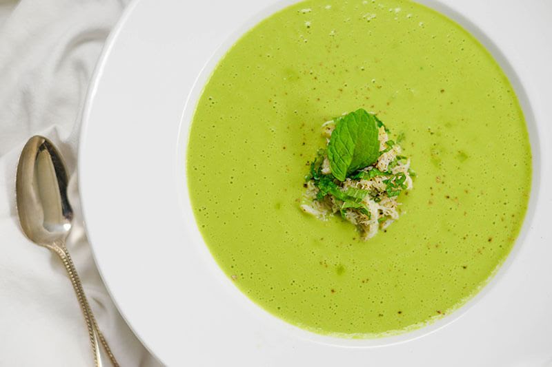 Crema fría de chícharo y menta de 222.2 Kcal