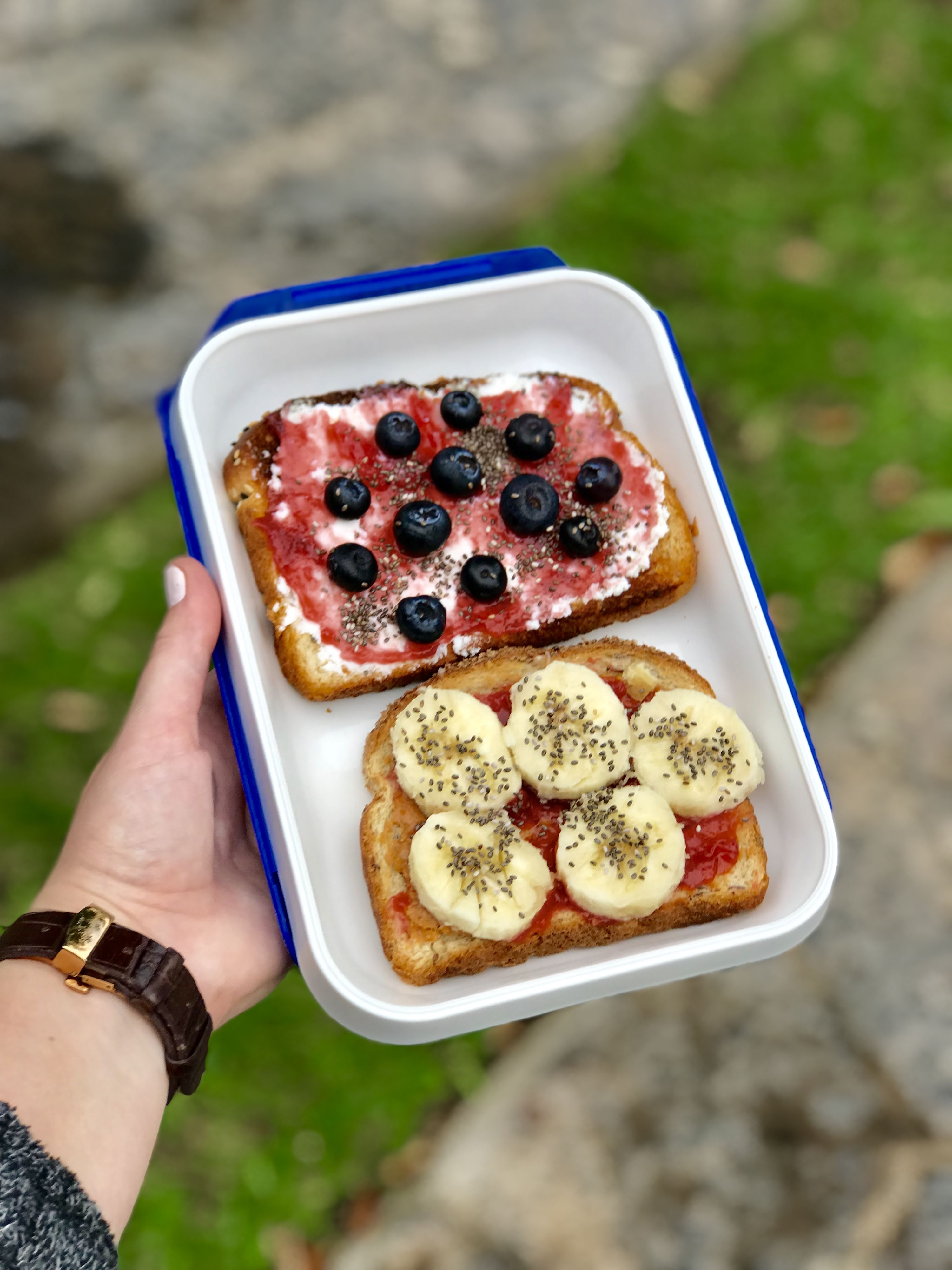 Lunchbox de panes tostados y pepino