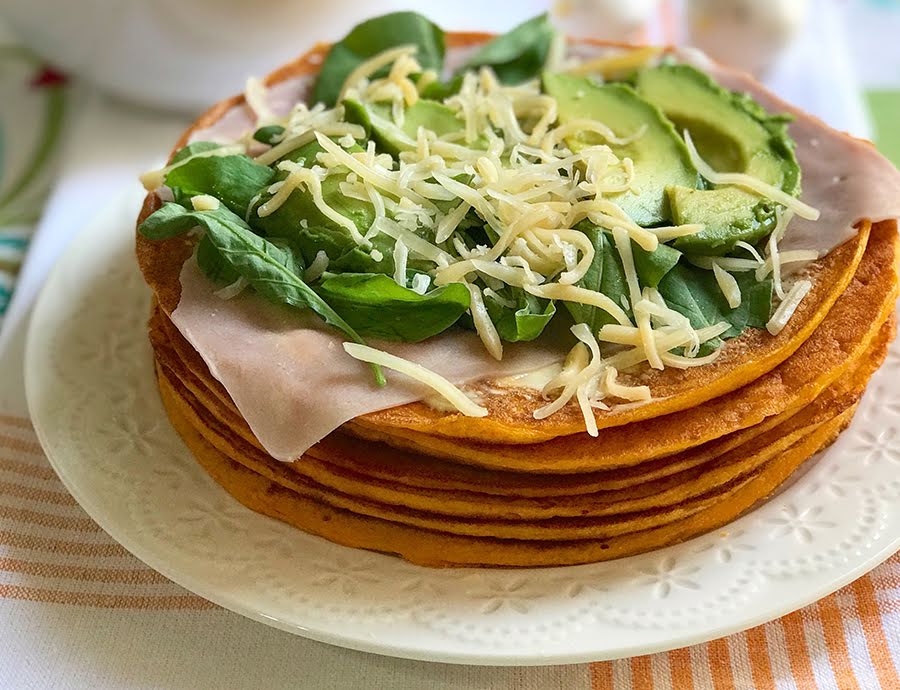 Crepas de zanahoria con pavo y espinacas