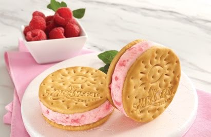 Sándwich con habaneras, requesón y frambuesas por Avena Salud