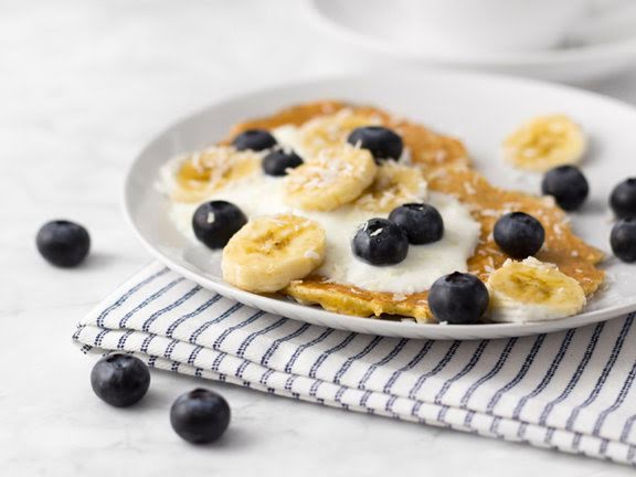 Hotcakes de avena con yogurt y moras azules por Avena Salud - Receta fácil  en la app para nutriólogos Avena