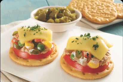 Tuna-melt con galletas habaneras