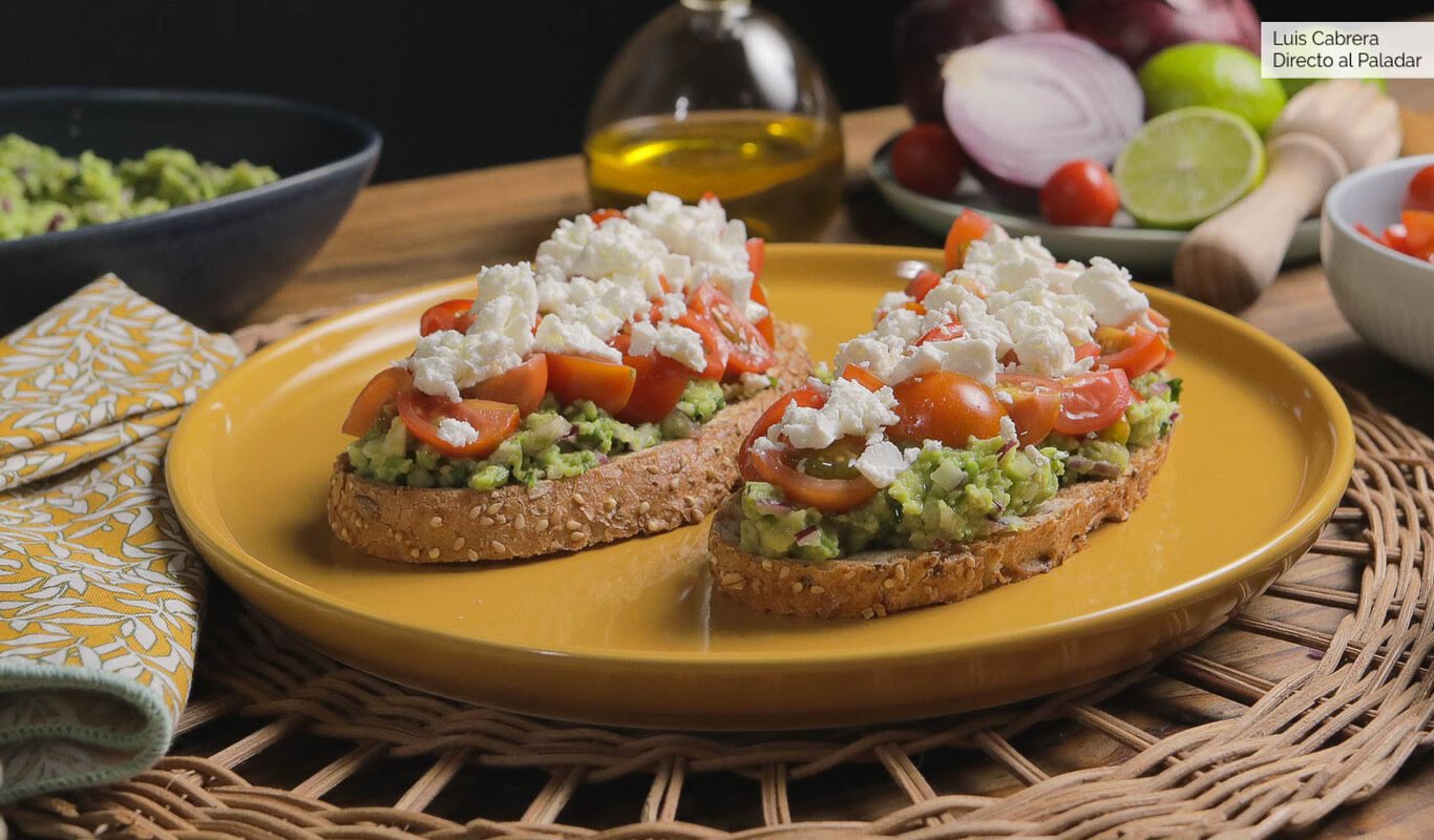 Pan tostado con guacamole de 173 Kcal