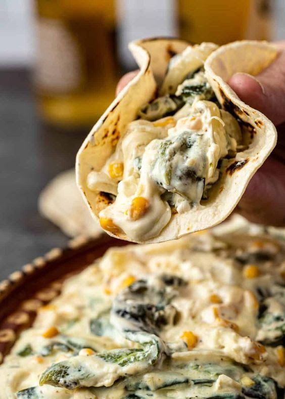 Tacos de pollo con rajas poblanas de 225 Kcal - Receta fácil en la app Avena