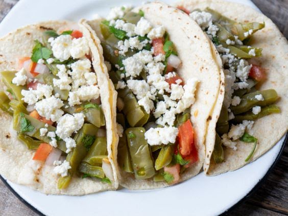 Tacos de nopales con requesón