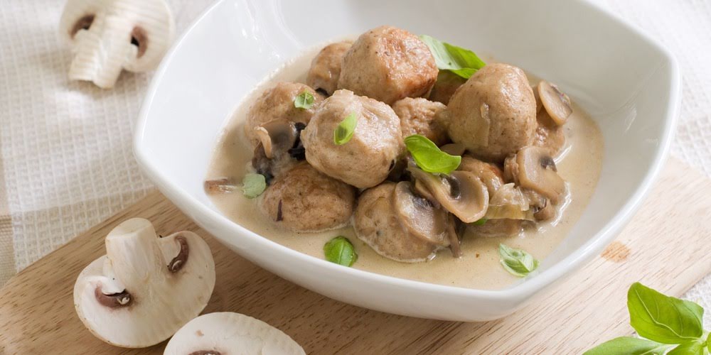Meatballs with mushrooms and rice