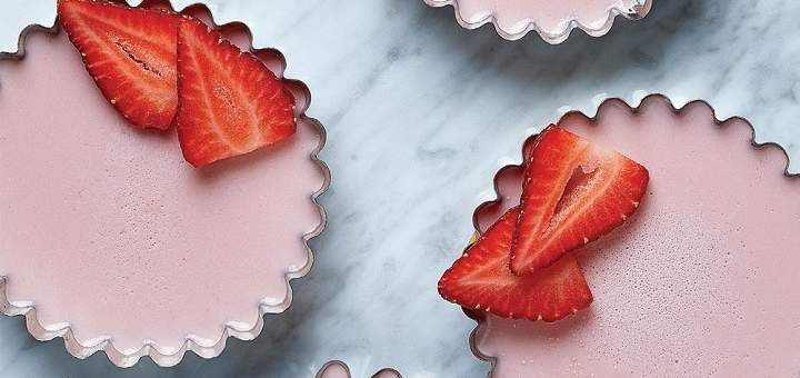 Gelatina de fresa con yogurt griego de 108 Kcal - Receta fácil en la app  Avena