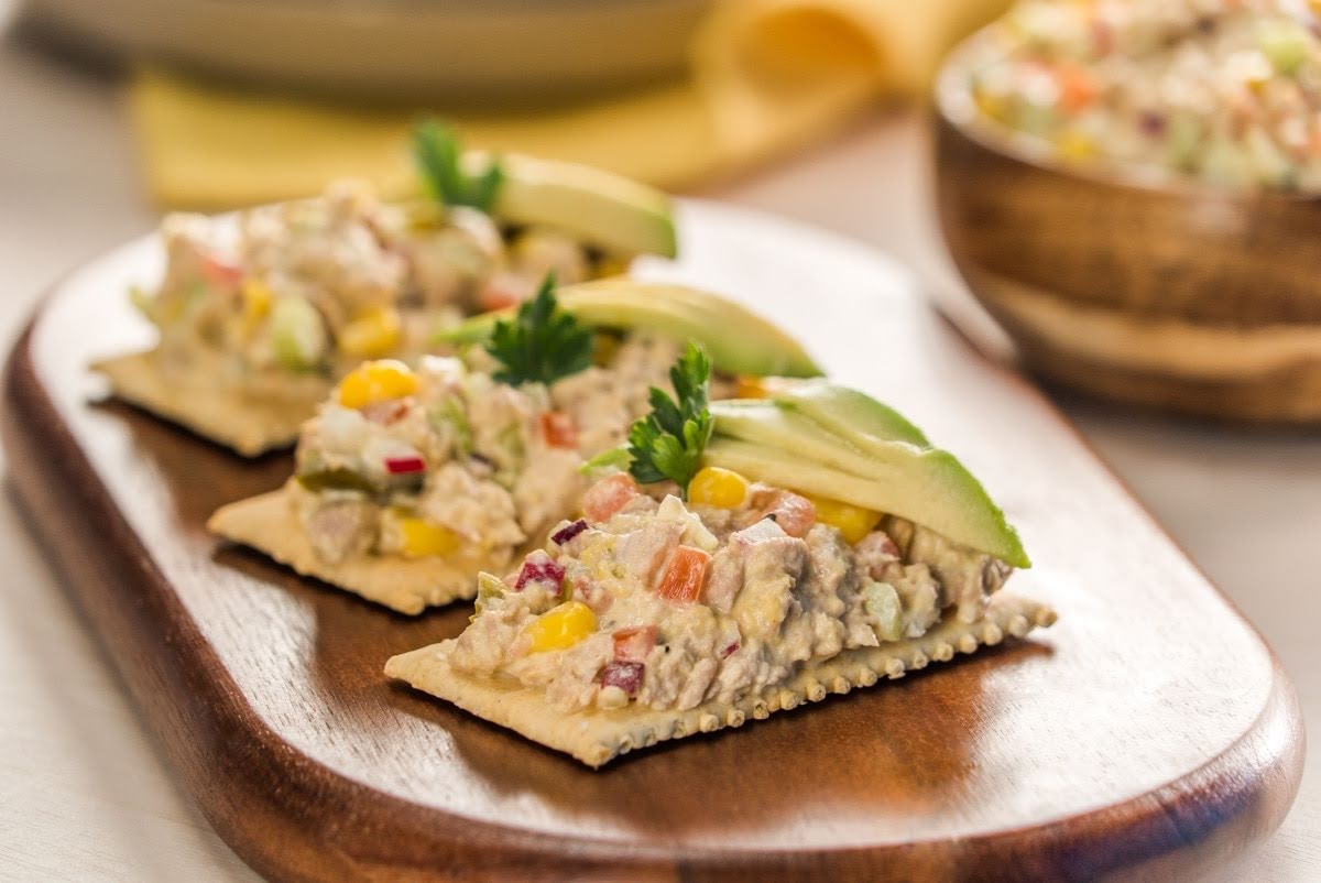 Tuna salad with salted crackers por Avena Salud - Receta fácil en la app  para nutriólogos Avena