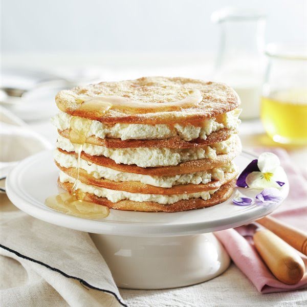 Sándwich de galletas María con requesón y almendras de 217 Kcal