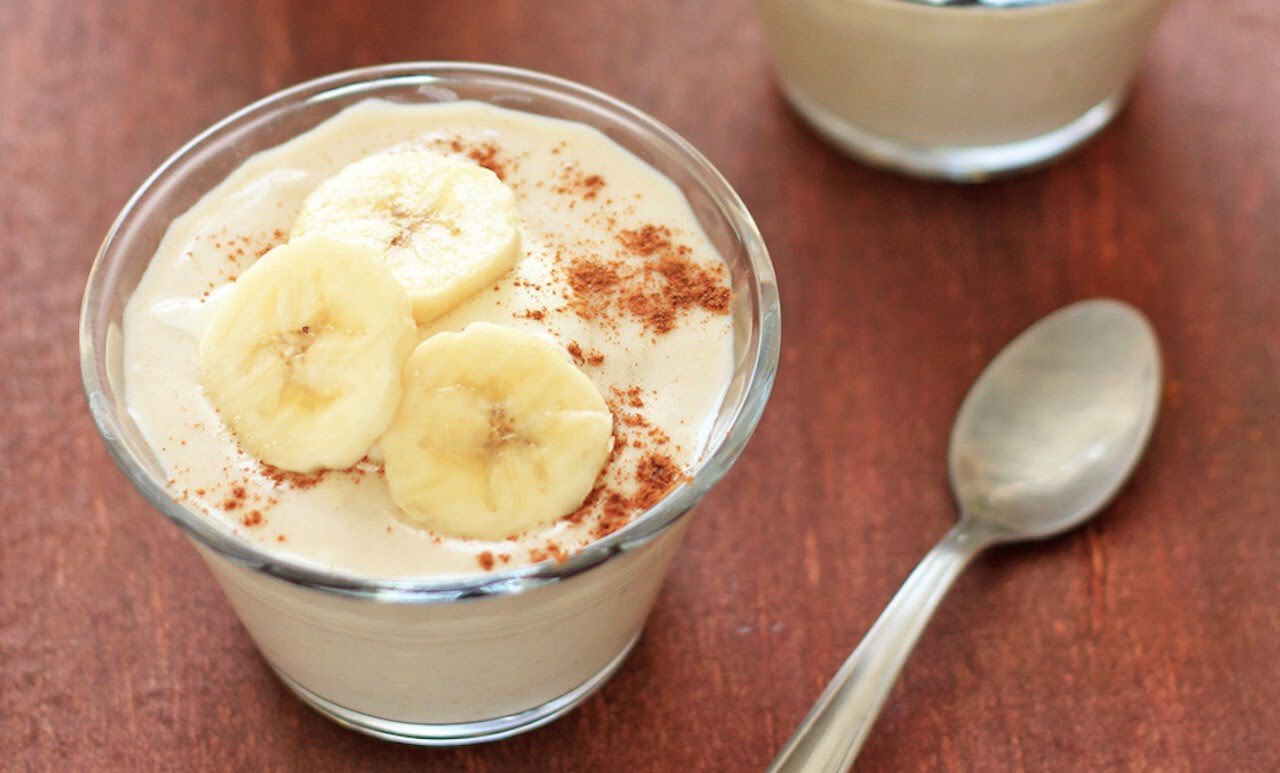 Yogurt con plátano y canela de 156 Kcal