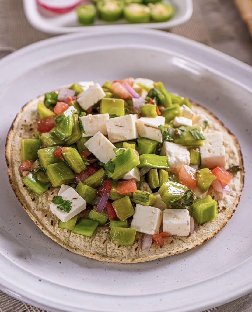 Ensalada de nopales con tostadas de 105 Kcal