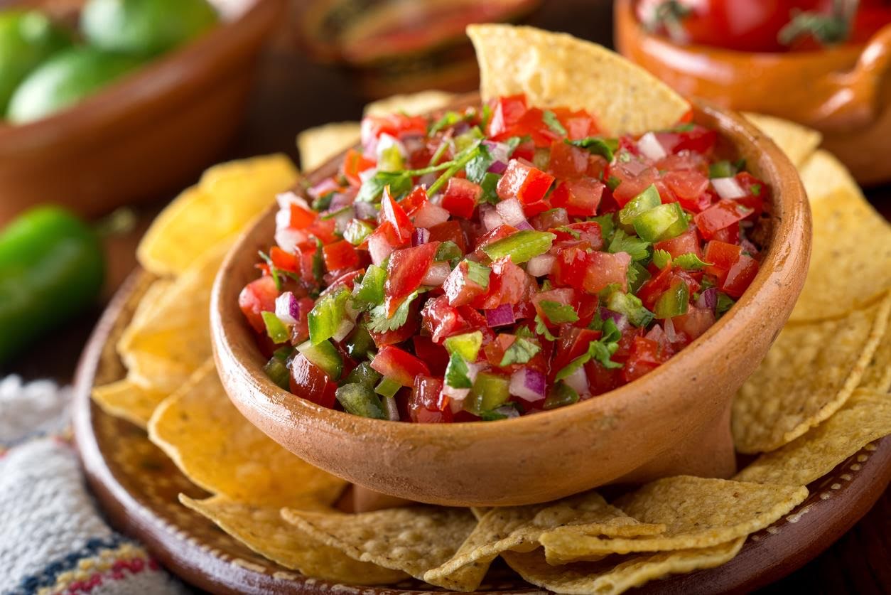 Pico de gallo con tostadas de 83 Kcal