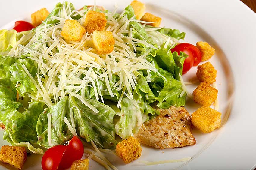 Ensalada César navideña de 229 Kcal