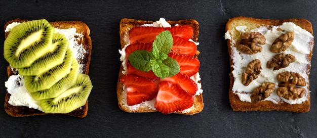 Toast de frutas y queso