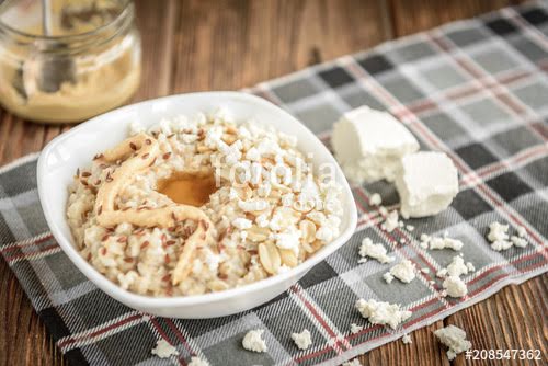 Avena con queso cottage y canela de 116 Kcal