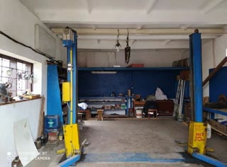 Продам участок с постройками