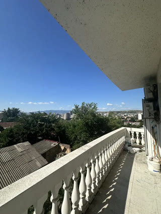 იყიდება 3 ოთახიანი ბინა საბურთალოზე