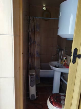 Продам невелику квартиру в центрі Вовчанська