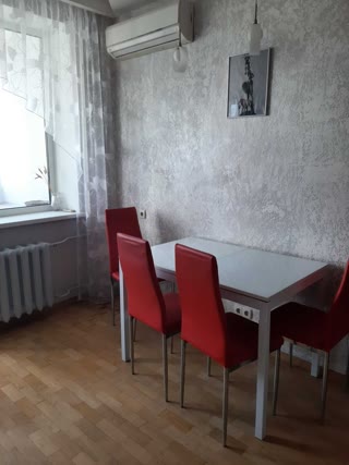 Продається 2-кімнатна квартира на Позняках