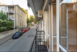 ქირავდება საოფისე კომერციული ფართი ვაკეში