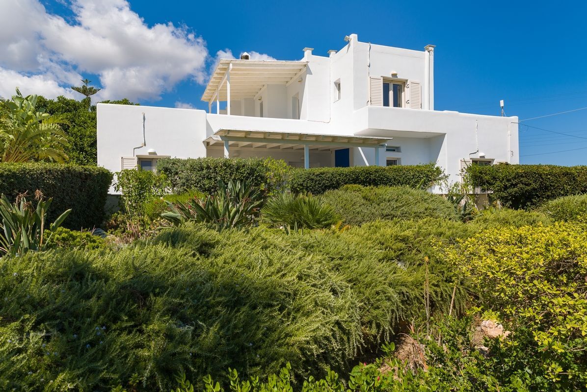 300 m² Detached House