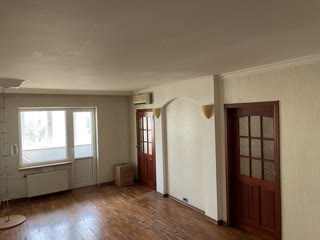 Продається 3-кімнатна квартира, вулиця Миколи Лаврухіна, Троєщина