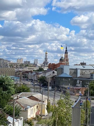 Продам 4 квартиру 100 кв в центрі