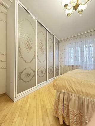 Продаж 3к з меблями і технікою на вул. Котельникова