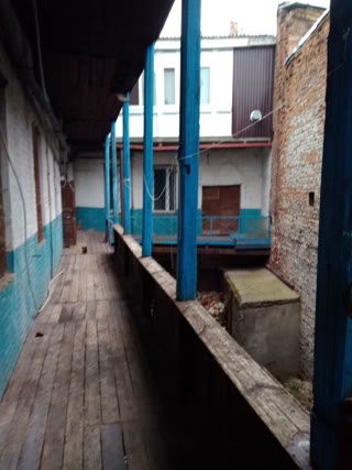 продам однокомнатну квартиру поруч з м