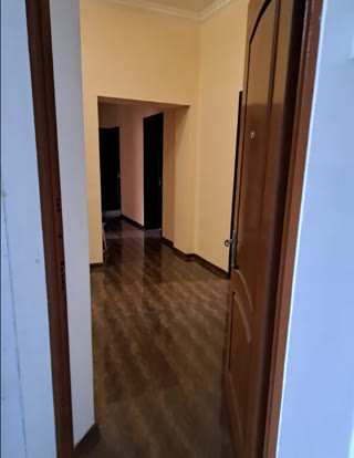 ქირავდება 4 ოთახიანი ბინა ვაკეში