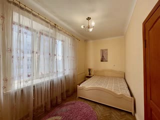 Продаж 2 кімнатної квартири, метро Голосіївська
