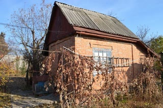 Продам  будинок в центрі смт Високий