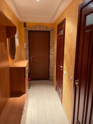 Продається  3 кім. квартира 57м2  біля метро Лівобережна
