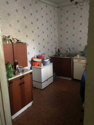Будинок 135,7 м2, 2 гаража, 2 сараї з погребами, всі зручності
